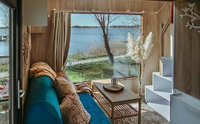 Herbals - Tree&Lake Houses With Bath, Sauna, Bikes, Motorboat